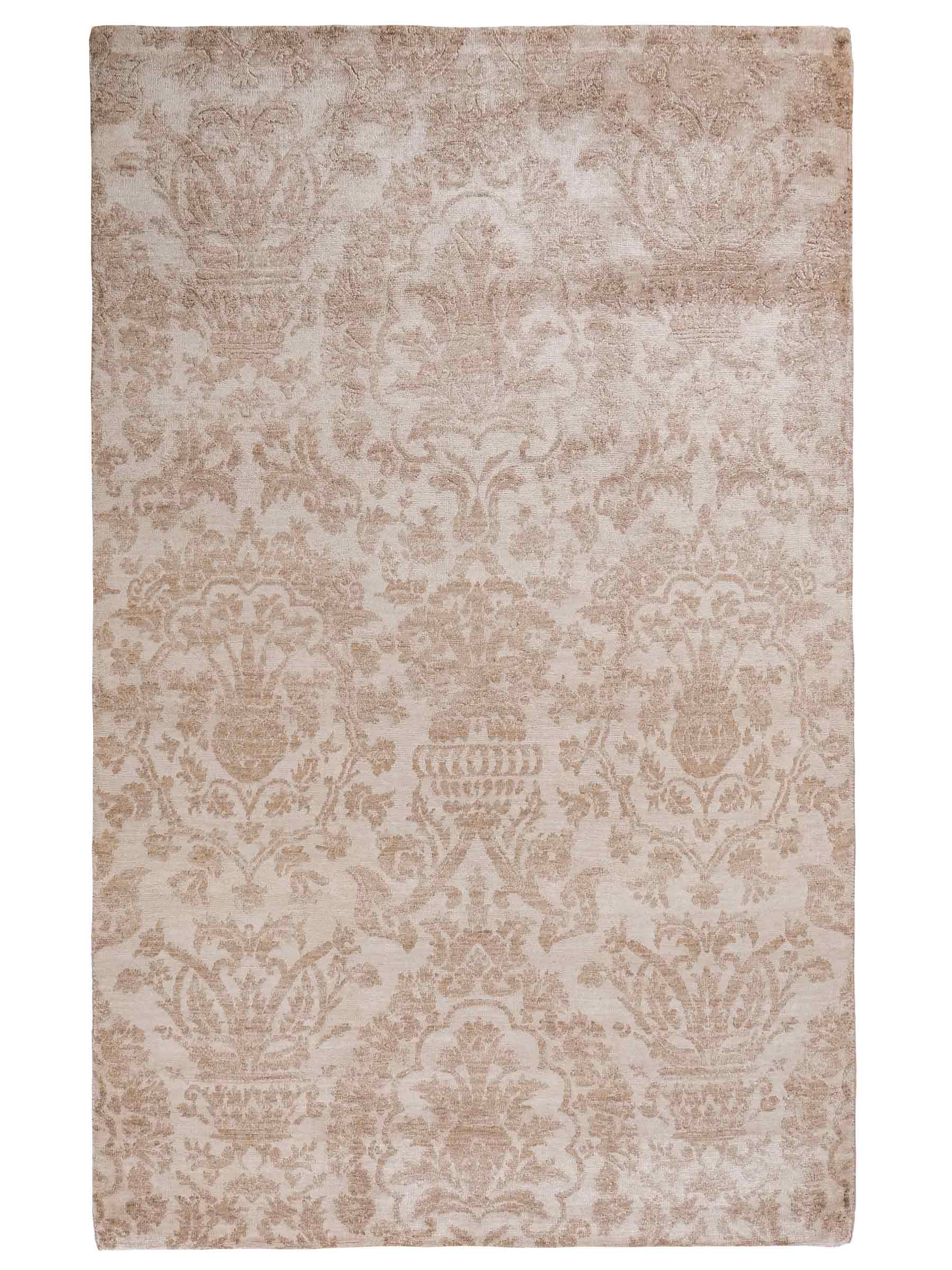 Handgeknüpfter Damask Orientteppich von Khademi aus Wolle mit Viskose, cremeweiß, beige. Modernes Vintage-Design. Von Hand geknüpft in Indien. Größe: 206x143cm. Teppichnummer: KB4-1619. Verkauf durch Jupiter Intl.