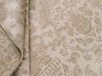 Handgeknüpfter Damask Orientteppich von Khademi aus Wolle mit Viskose, cremeweiß, beige. Modernes Vintage-Design. Von Hand geknüpft in Indien. Größe: 206x143cm. Teppichnummer: KB4-1619. Verkauf durch Jupiter Intl.