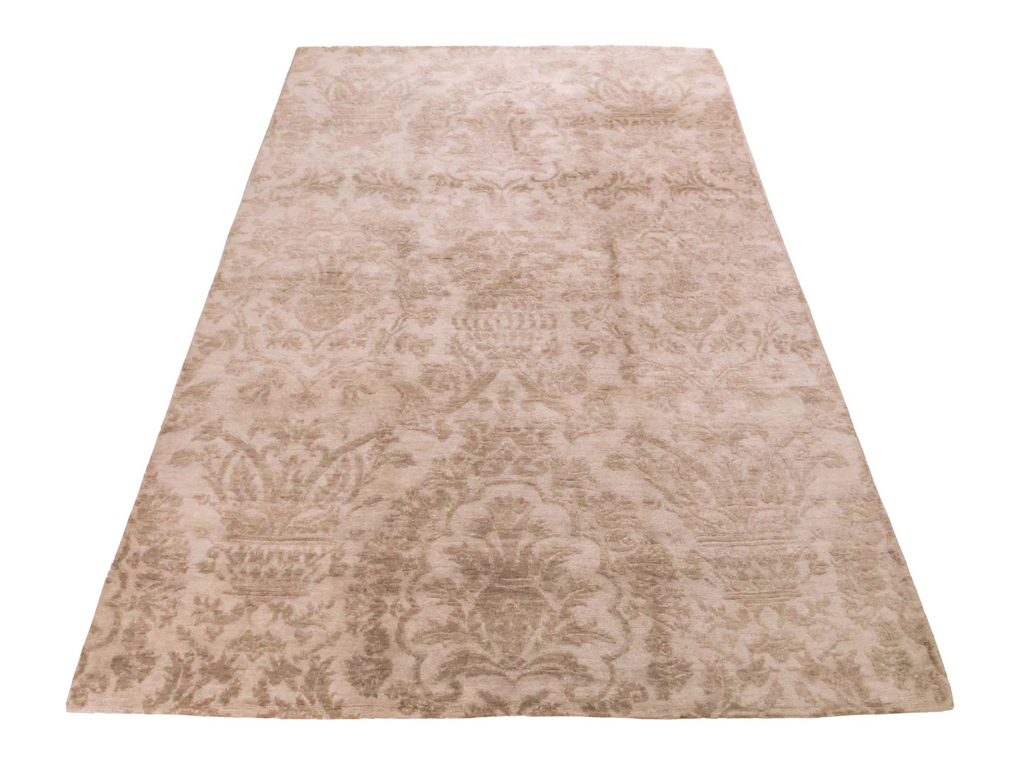 Handgeknüpfter Damask Orientteppich von Khademi aus Wolle mit Viskose, cremeweiß, beige. Modernes Vintage-Design. Von Hand geknüpft in Indien. Größe: 206x143cm. Teppichnummer: KB4-1619. Verkauf durch Jupiter Intl.