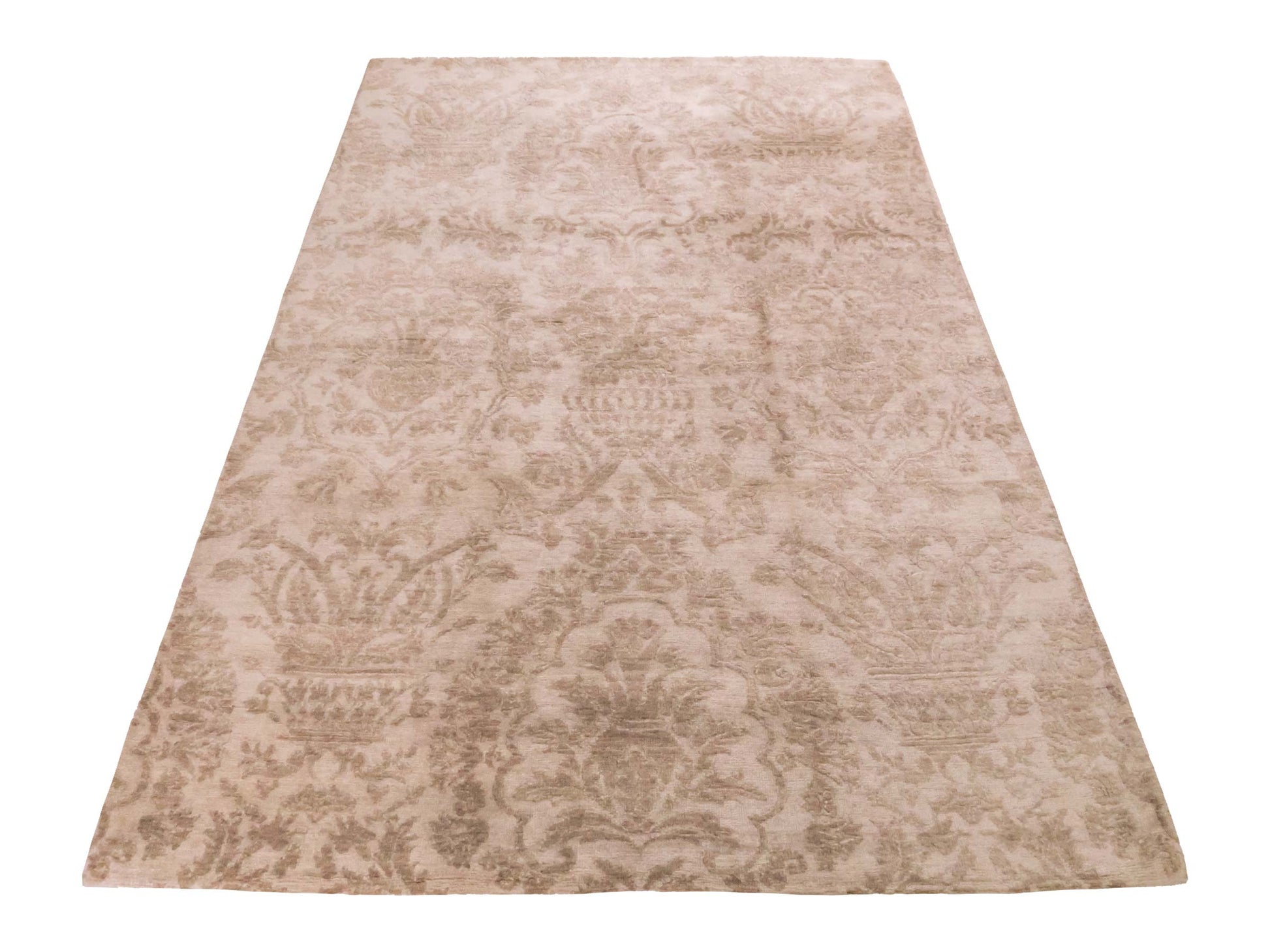 Handgeknüpfter Damask Orientteppich von Khademi aus Wolle mit Viskose, cremeweiß, beige. Modernes Vintage-Design. Von Hand geknüpft in Indien. Größe: 206x143cm. Teppichnummer: KB4-1619. Verkauf durch Jupiter Intl.