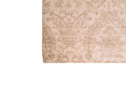 Handgeknüpfter Damask Orientteppich von Khademi aus Wolle mit Viskose, cremeweiß, beige. Modernes Vintage-Design. Von Hand geknüpft in Indien. Größe: 206x143cm. Teppichnummer: KB4-1619. Verkauf durch Jupiter Intl.