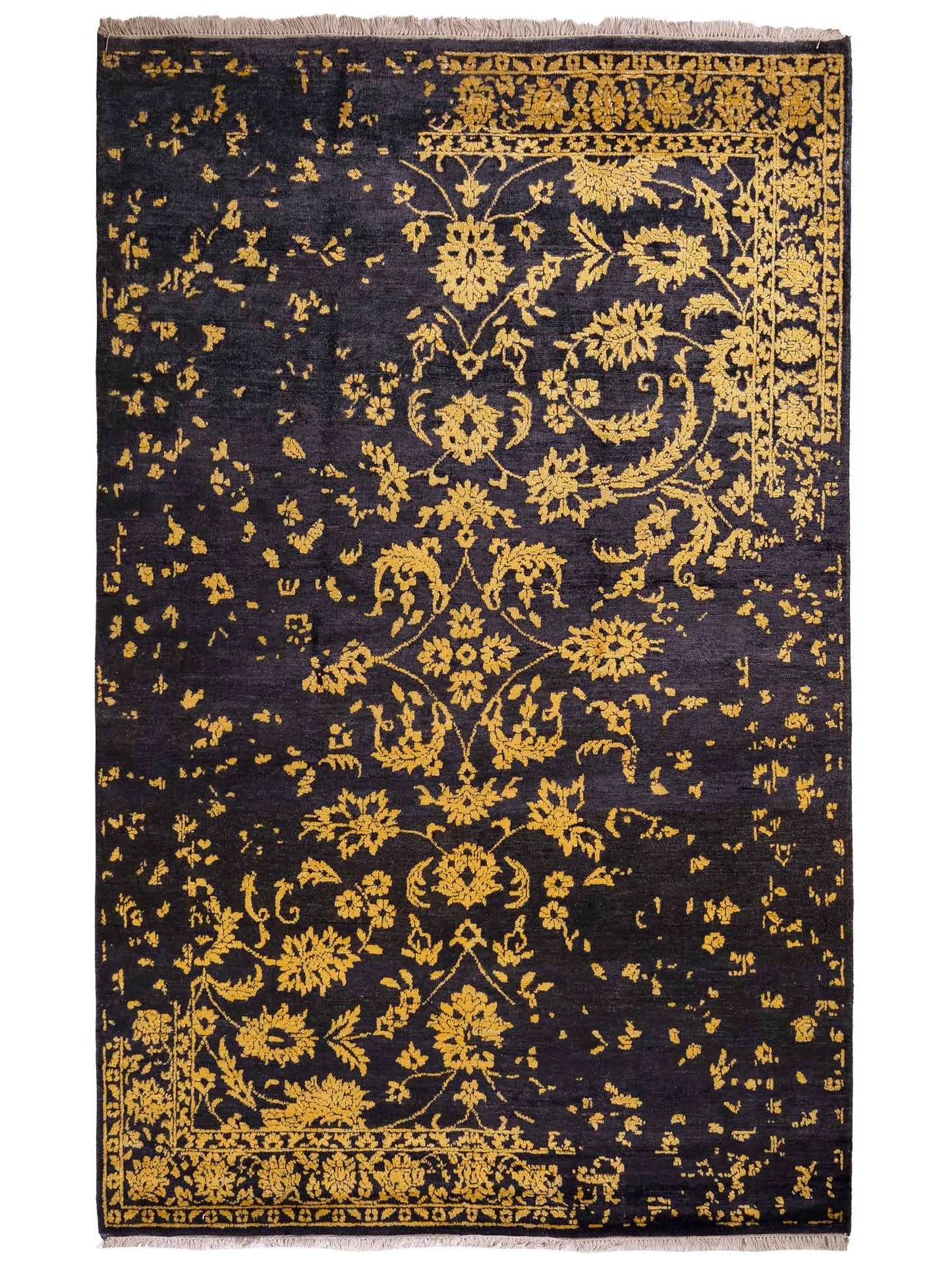 Handgeknüpfter Damask Orientteppich von Khademi aus Wolle mit Viskose, schwarz, gold. Modernes Vintage-Design. Von Hand geknüpft in Indien. Größe: 206x149cm. Teppichnummer: KB4-1625. Verkauf durch Jupiter Intl.