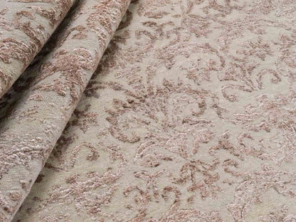 Handgeknüpfter Damask Orientteppich von Khademi aus Wolle mit Viskose, beige, gold, rosa. Modernes Vintage-Design. Von Hand geknüpft in Indien. Größe: 212x155cm. Teppichnummer: KB4-1700. Verkauf durch Jupiter Intl.
