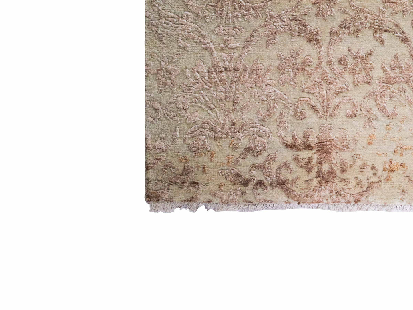 Handgeknüpfter Damask Orientteppich von Khademi aus Wolle mit Viskose, beige, gold, rosa. Modernes Vintage-Design. Von Hand geknüpft in Indien. Größe: 212x155cm. Teppichnummer: KB4-1700. Verkauf durch Jupiter Intl.