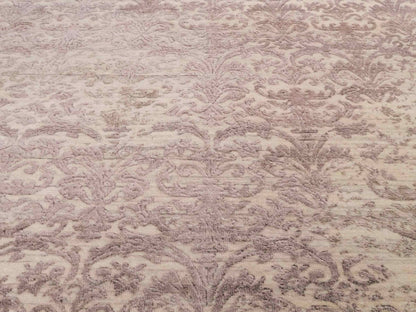 Handgeknüpfter Damask Orientteppich von Khademi aus Wolle mit Viskose, beige, rosa. Modernes Vintage-Design. Von Hand geknüpft in Indien. Größe: 240x171cm. Teppichnummer: KB4-1697. Verkauf durch Jupiter Intl.