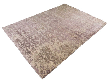 Handgeknüpfter Damask Orientteppich von Khademi aus Wolle mit Viskose, beige, rosa. Modernes Vintage-Design. Von Hand geknüpft in Indien. Größe: 240x171cm. Teppichnummer: KB4-1697. Verkauf durch Jupiter Intl.