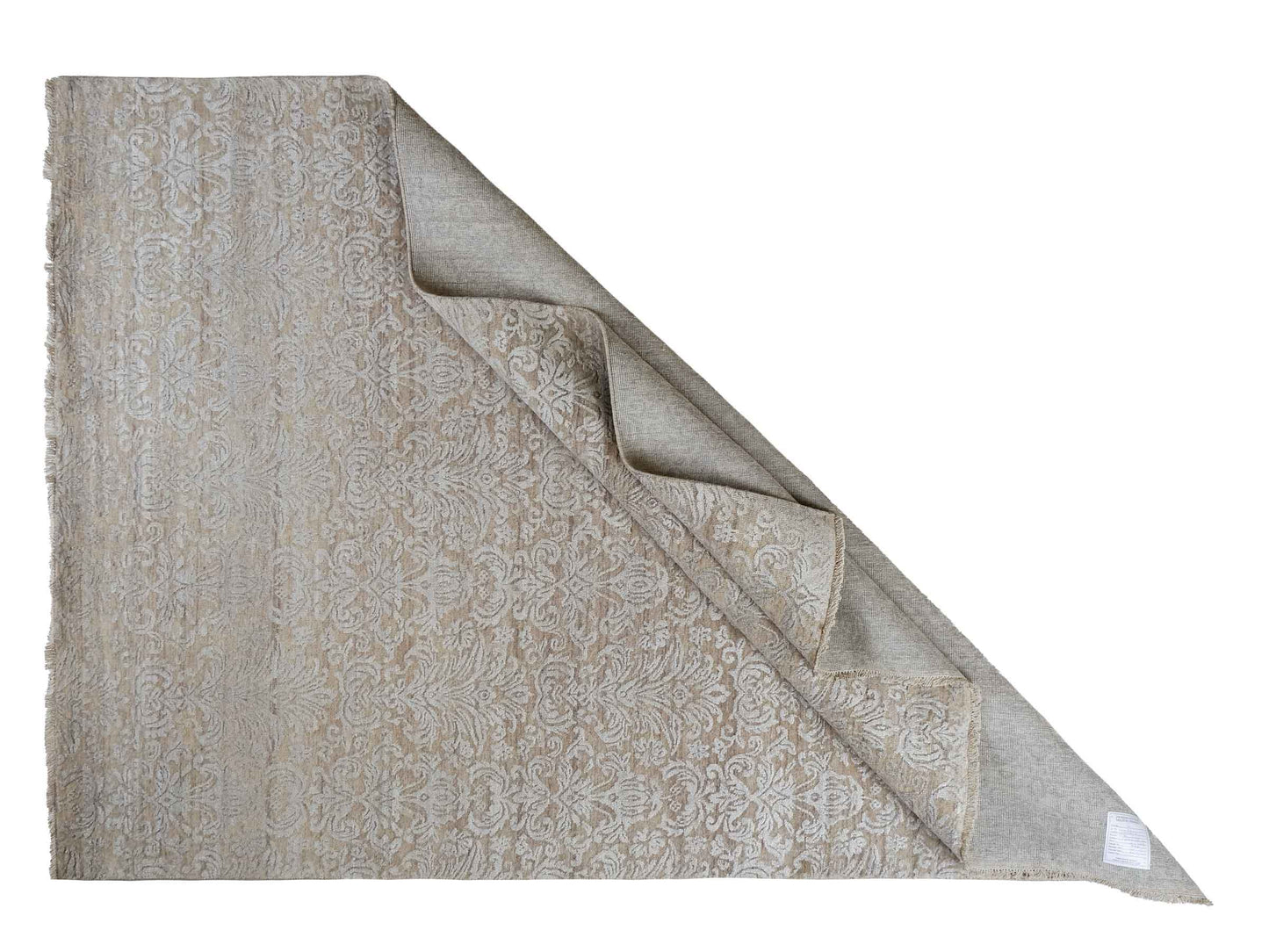 Handgeknüpfter Damask Orientteppich von Khademi aus Wolle mit Viskose, beige, grau, greige. Modernes Vintage-Design. Von Hand geknüpft in Indien. Größe: 242x170cm. Teppichnummer: KB4-1696. Verkauf durch Jupiter Intl.