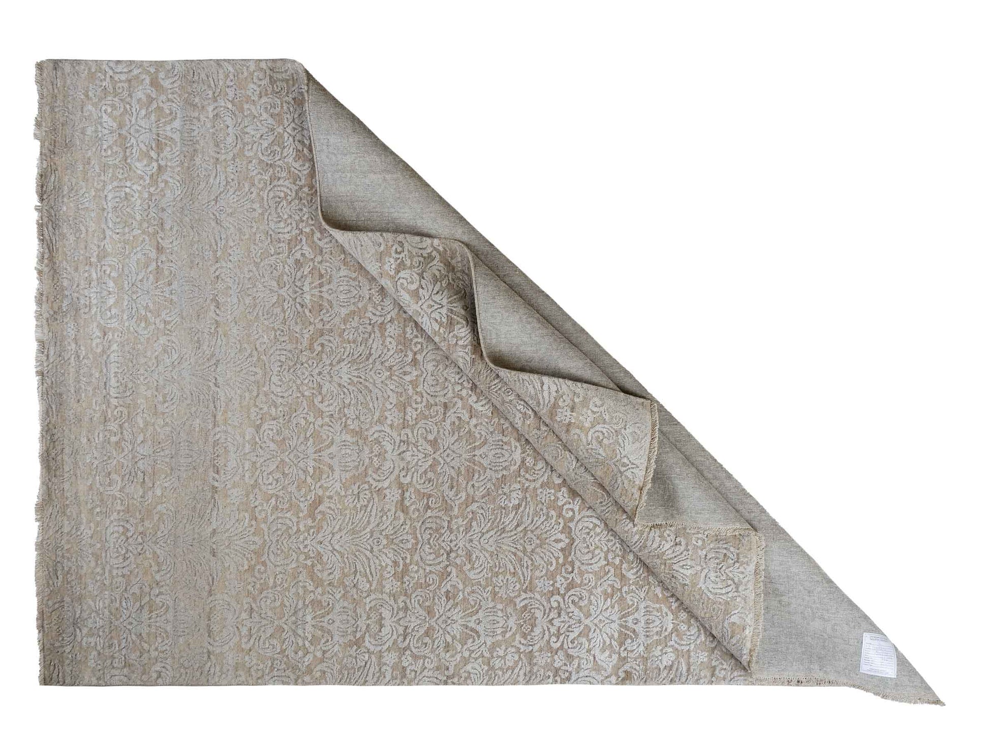 Handgeknüpfter Damask Orientteppich von Khademi aus Wolle mit Viskose, beige, grau, greige. Modernes Vintage-Design. Von Hand geknüpft in Indien. Größe: 242x170cm. Teppichnummer: KB4-1696. Verkauf durch Jupiter Intl.