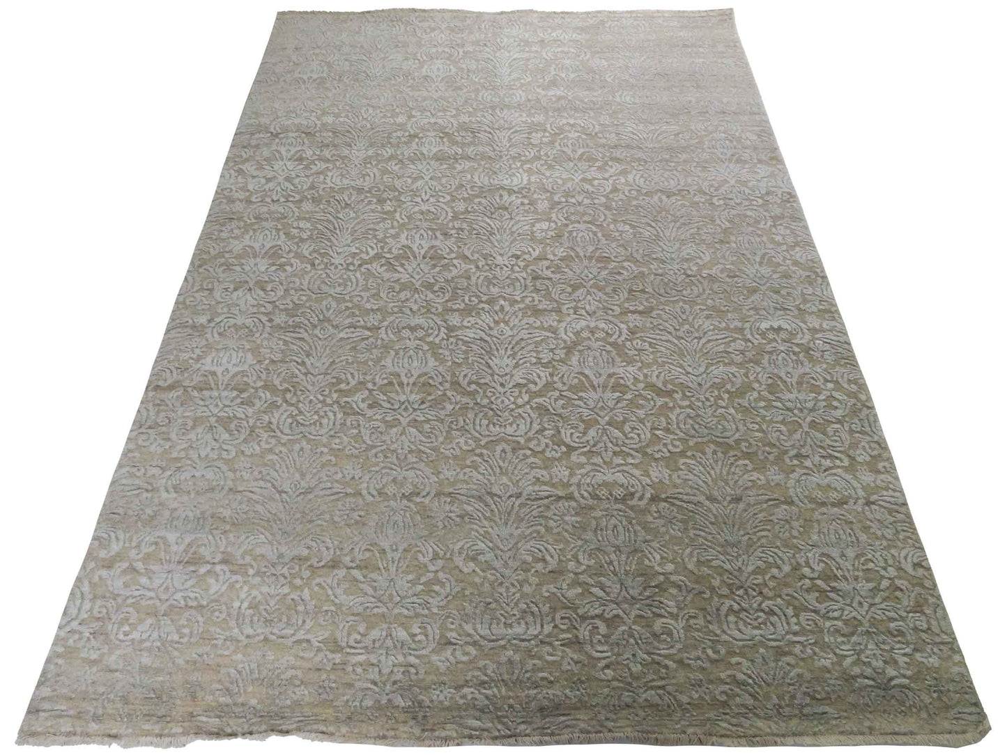 Handgeknüpfter Damask Orientteppich von Khademi aus Wolle mit Viskose, beige, grau, greige. Modernes Vintage-Design. Von Hand geknüpft in Indien. Größe: 242x170cm. Teppichnummer: KB4-1696. Verkauf durch Jupiter Intl.