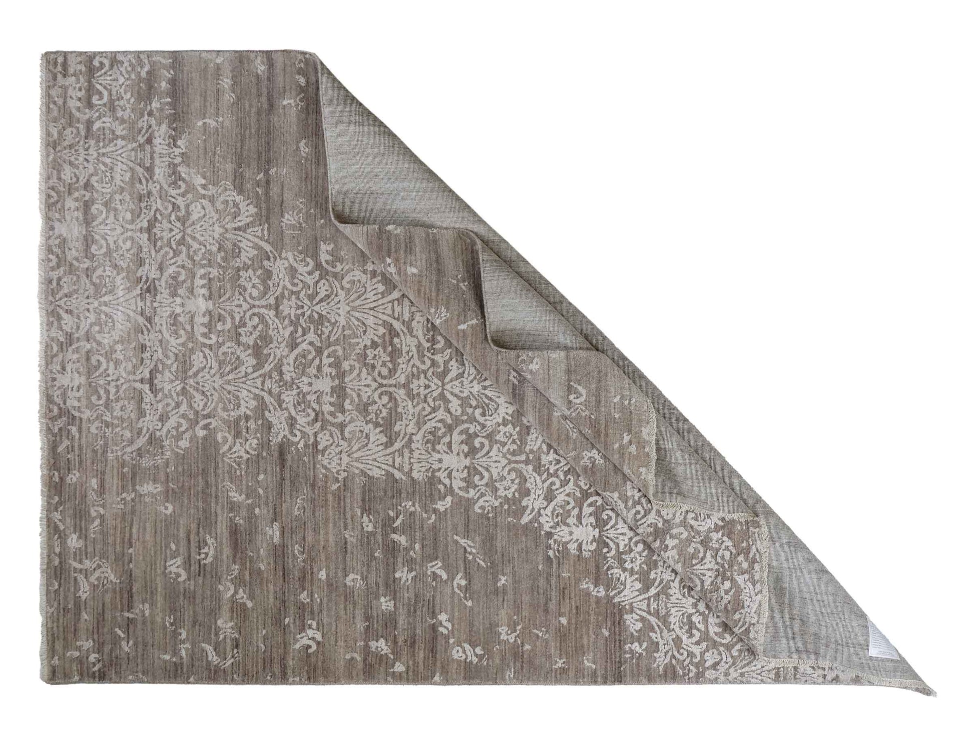 Handgeknüpfter Damask Orientteppich von Khademi aus Wolle mit Viskose, grau. Modernes Vintage-Design. Von Hand geknüpft in Indien. Größe: 243x171cm. Teppichnummer: KB4-1702. Verkauf durch Jupiter Intl.