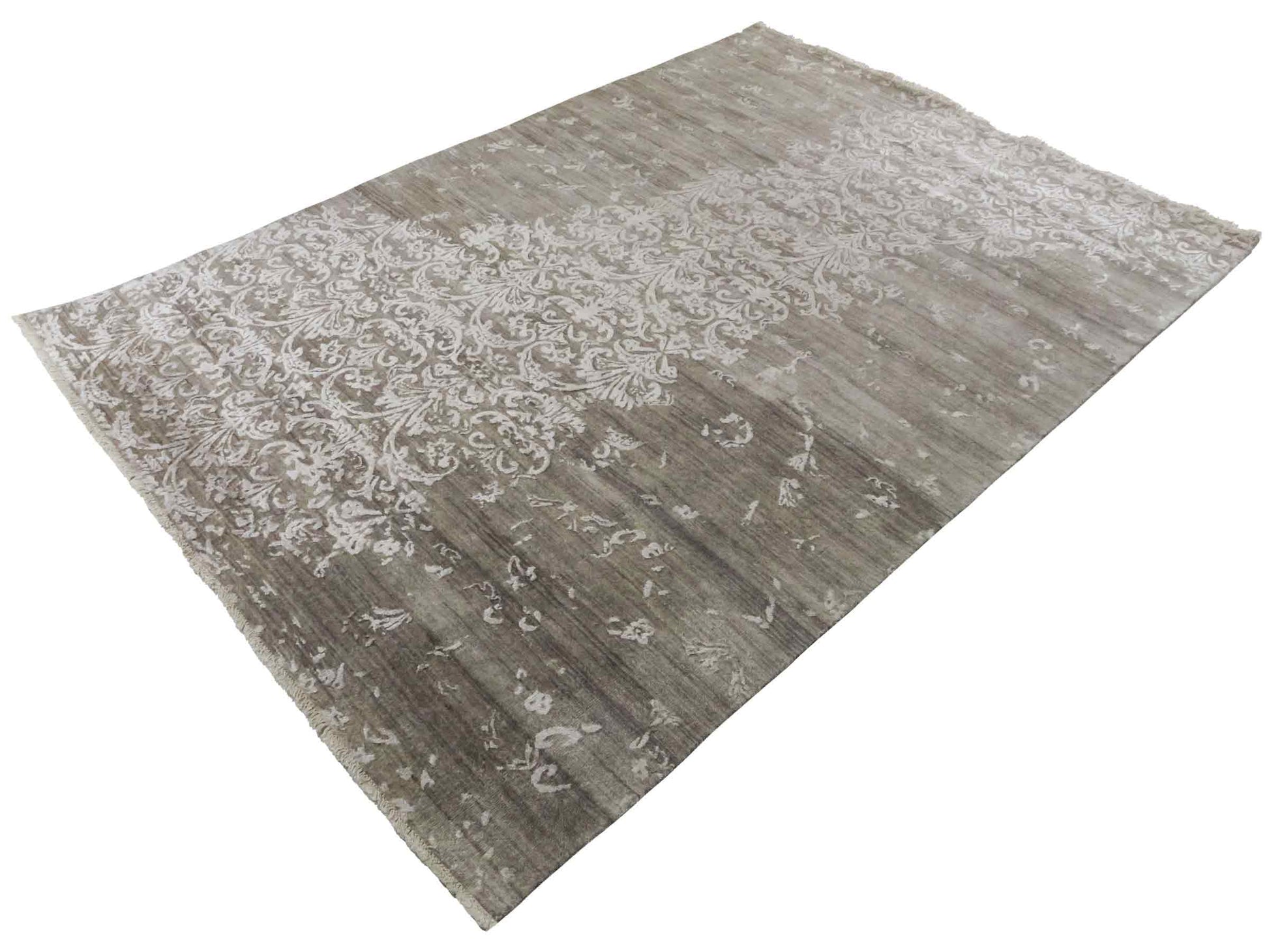 Handgeknüpfter Damask Orientteppich von Khademi aus Wolle mit Viskose, grau. Modernes Vintage-Design. Von Hand geknüpft in Indien. Größe: 243x171cm. Teppichnummer: KB4-1702. Verkauf durch Jupiter Intl.