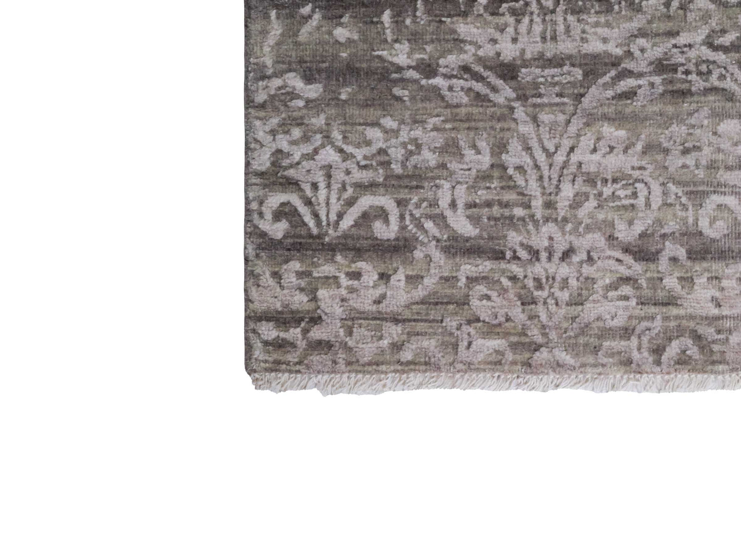 Handgeknüpfter Damask Orientteppich von Khademi aus Wolle mit Viskose, grau. Modernes Vintage-Design. Von Hand geknüpft in Indien. Größe: 243x171cm. Teppichnummer: KB4-1702. Verkauf durch Jupiter Intl.