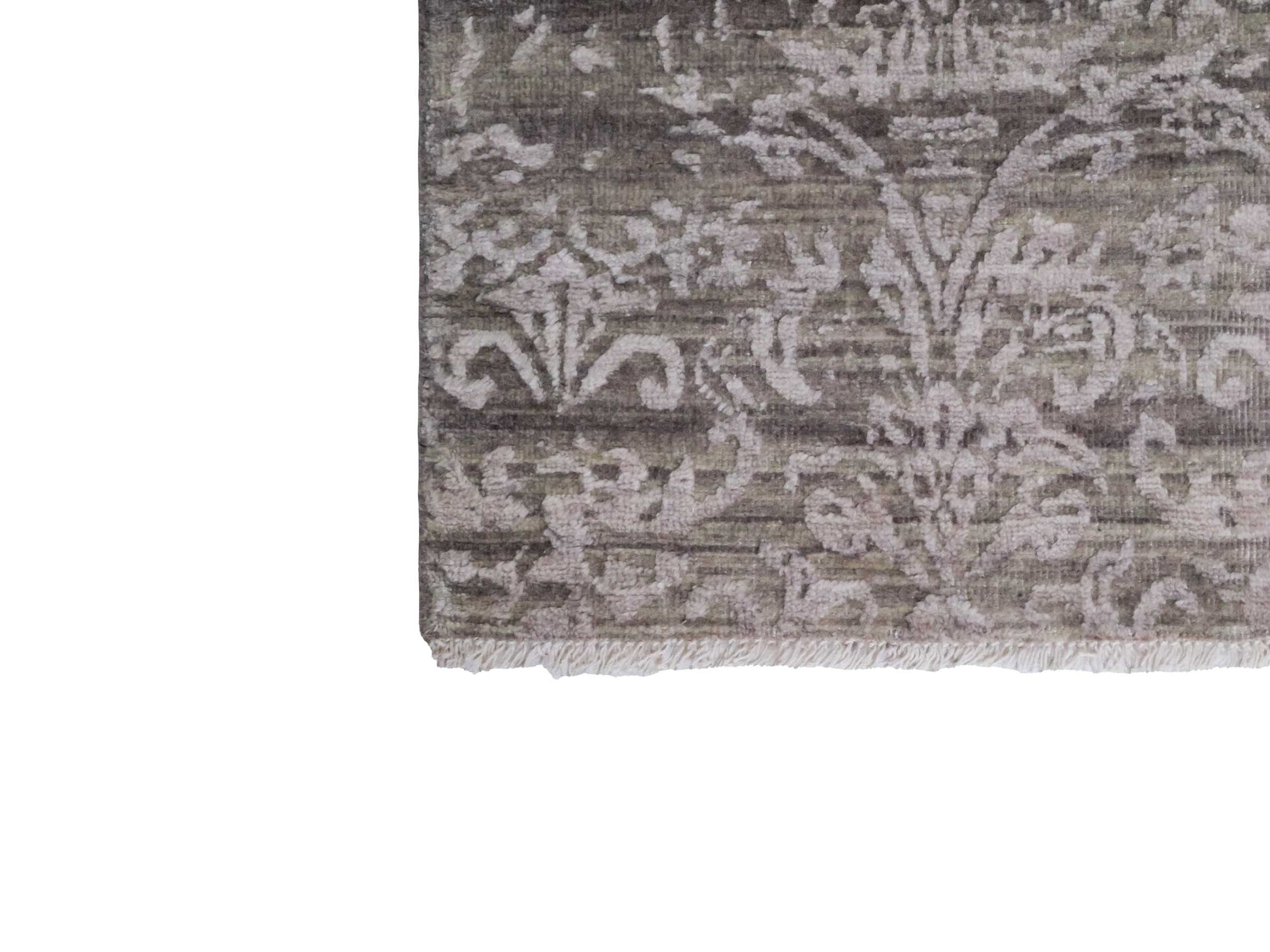 Handgeknüpfter Damask Orientteppich von Khademi aus Wolle mit Viskose, grau. Modernes Vintage-Design. Von Hand geknüpft in Indien. Größe: 243x171cm. Teppichnummer: KB4-1702. Verkauf durch Jupiter Intl.