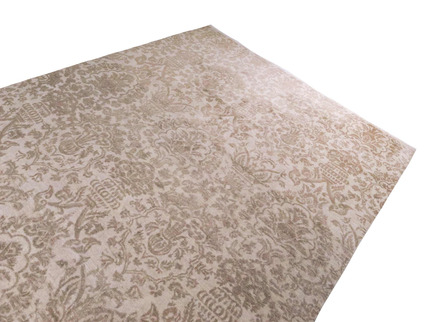 Handgeknüpfter Damask Orientteppich von Khademi aus Wolle mit Viskose, beige, gold, creme. Modernes Vintage-Design. Von Hand geknüpft in Indien. Größe: 295x240cm. Teppichnummer: KB4-1630. Verkauf durch Jupiter Intl.