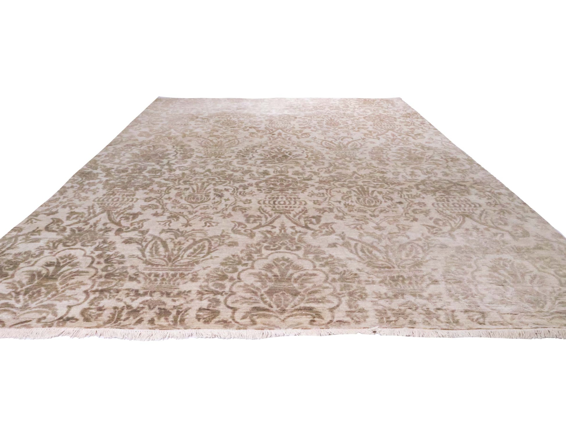 Handgeknüpfter Damask Orientteppich von Khademi aus Wolle mit Viskose, beige, gold, creme. Modernes Vintage-Design. Von Hand geknüpft in Indien. Größe: 295x240cm. Teppichnummer: KB4-1630. Verkauf durch Jupiter Intl.