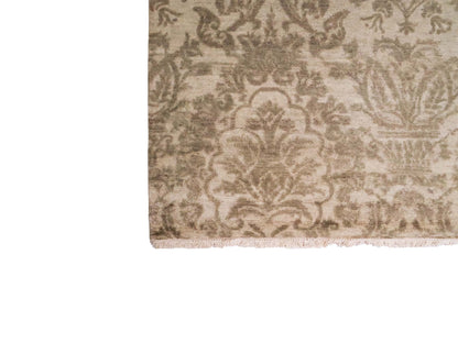 Handgeknüpfter Damask Orientteppich von Khademi aus Wolle mit Viskose, beige, gold, creme. Modernes Vintage-Design. Von Hand geknüpft in Indien. Größe: 295x240cm. Teppichnummer: KB4-1630. Verkauf durch Jupiter Intl.