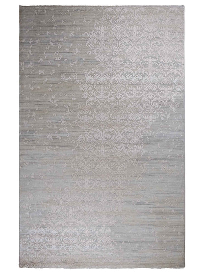 Handgeknüpfter Damask Orientteppich von Khademi aus Wolle mit Viskose, grau, mint, beige. Modernes Vintage-Design. Von Hand geknüpft in Indien. Größe: 304x197cm. Teppichnummer: KB4-1698. Verkauf durch Jupiter Intl.