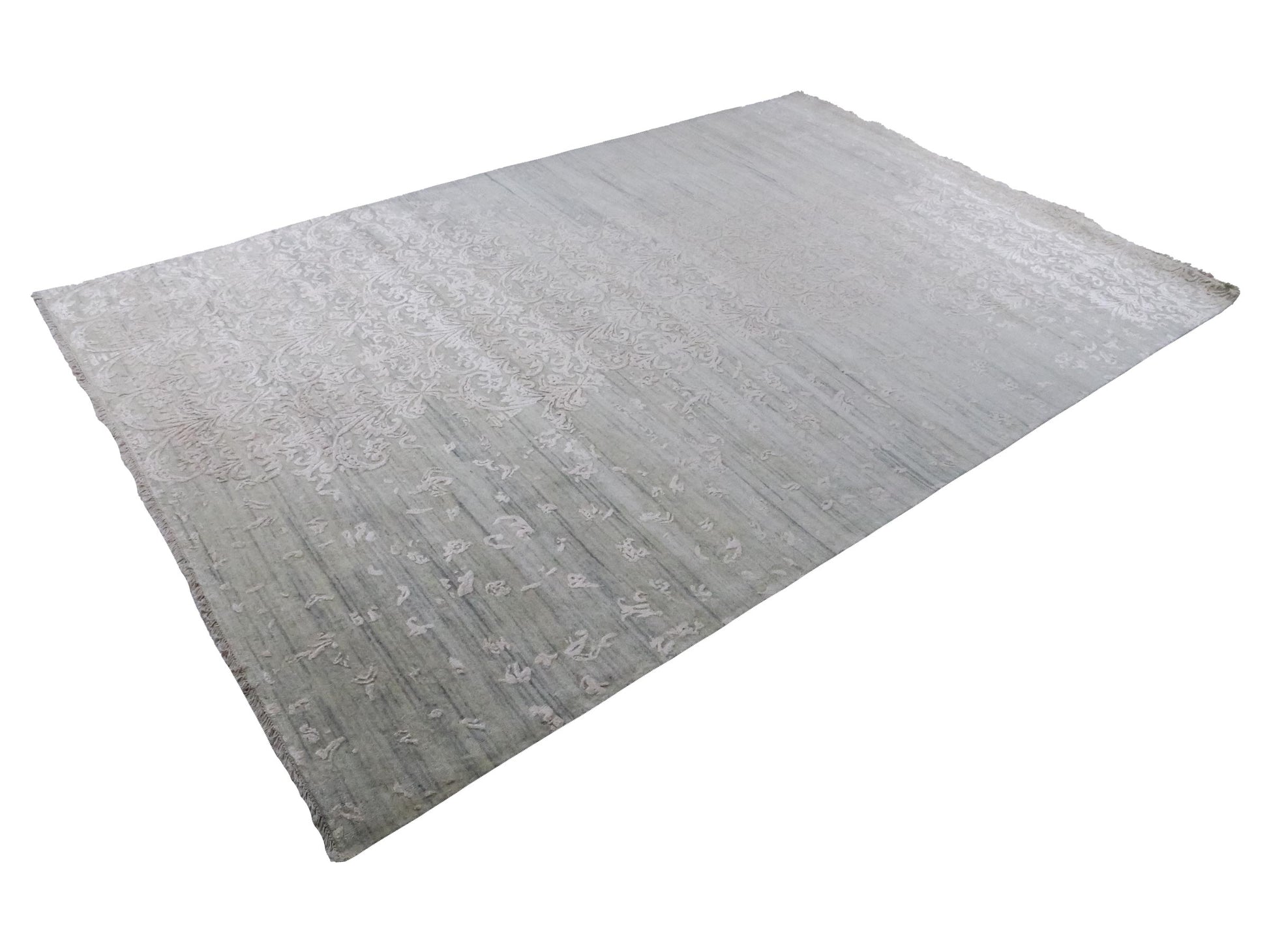 Handgeknüpfter Damask Orientteppich von Khademi aus Wolle mit Viskose, grau, mint, beige. Modernes Vintage-Design. Von Hand geknüpft in Indien. Größe: 304x197cm. Teppichnummer: KB4-1698. Verkauf durch Jupiter Intl.