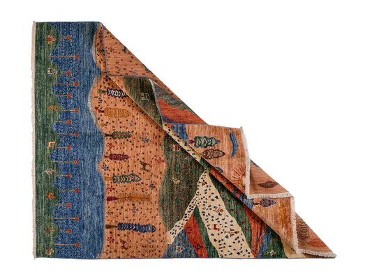 Moderner, handgeknüpfter, afghanischer Design Arijana Orientteppich aus Wolle von Khademi. Größe: 230 x 179 cm. Farbe: Beige, blau, grün. Vertrieb durch JUPITER Intl.