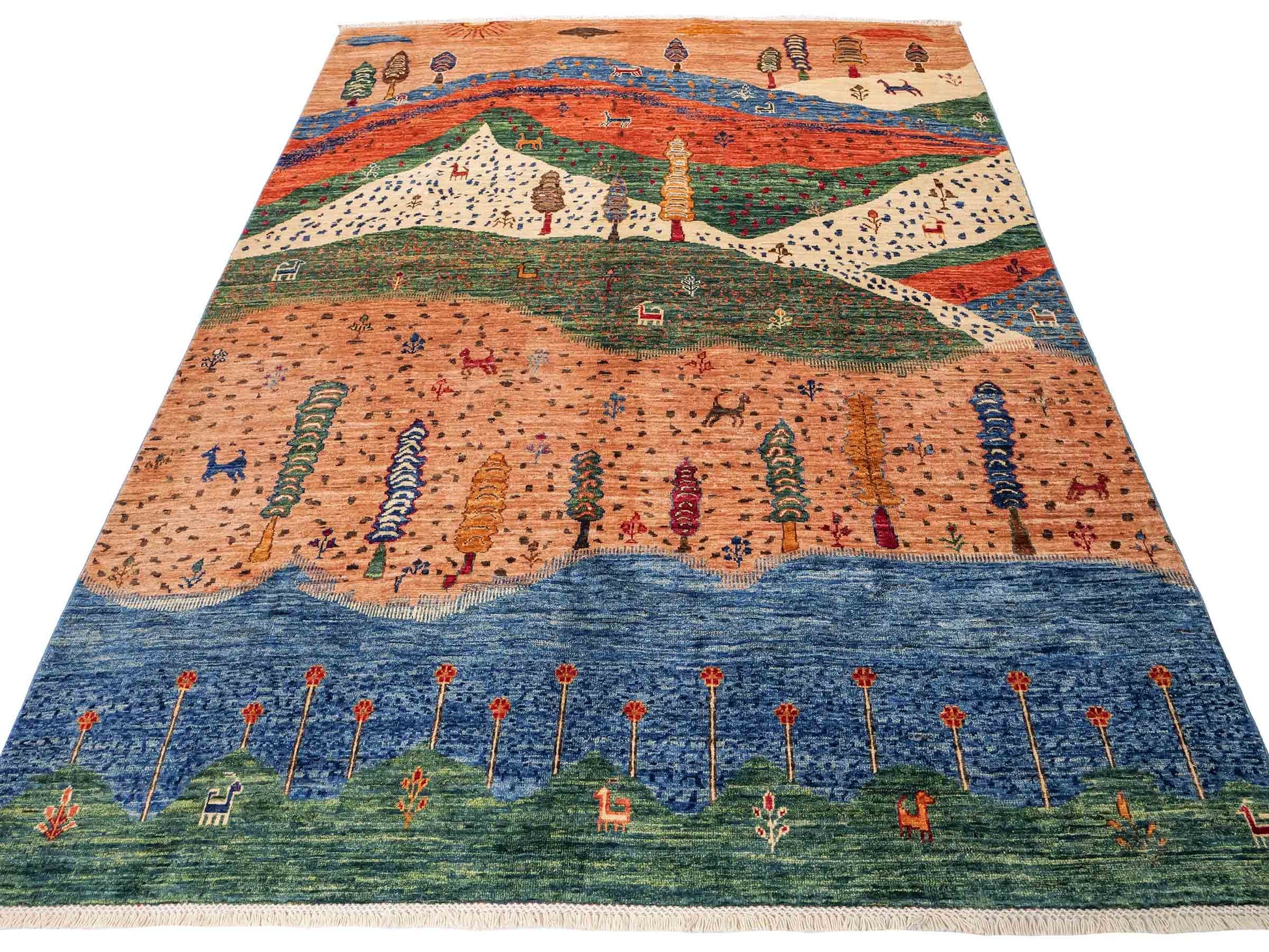 Moderner, handgeknüpfter, afghanischer Design Arijana Orientteppich aus Wolle von Khademi. Größe: 230 x 179 cm. Farbe: Beige, blau, grün. Vertrieb durch JUPITER Intl.