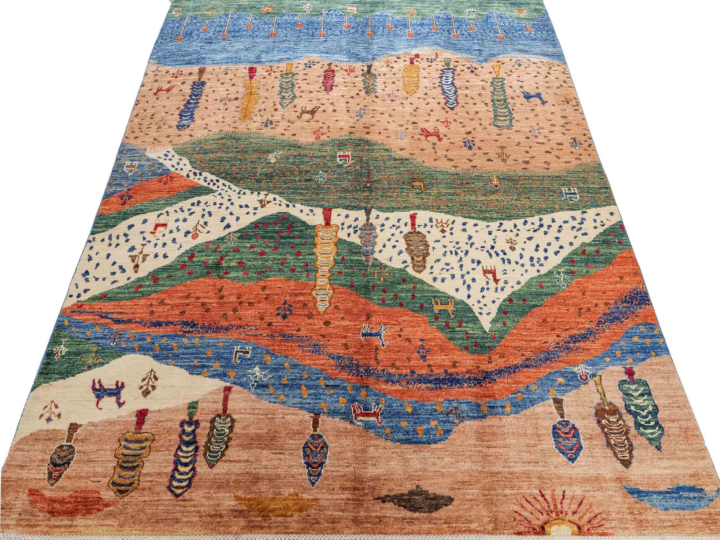 Moderner, handgeknüpfter, afghanischer Design Arijana Orientteppich aus Wolle von Khademi. Größe: 230 x 179 cm. Farbe: Beige, blau, grün. Vertrieb durch JUPITER Intl.