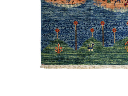 Moderner, handgeknüpfter, afghanischer Design Arijana Orientteppich aus Wolle von Khademi. Größe: 230 x 179 cm. Farbe: Beige, blau, grün. Vertrieb durch JUPITER Intl.