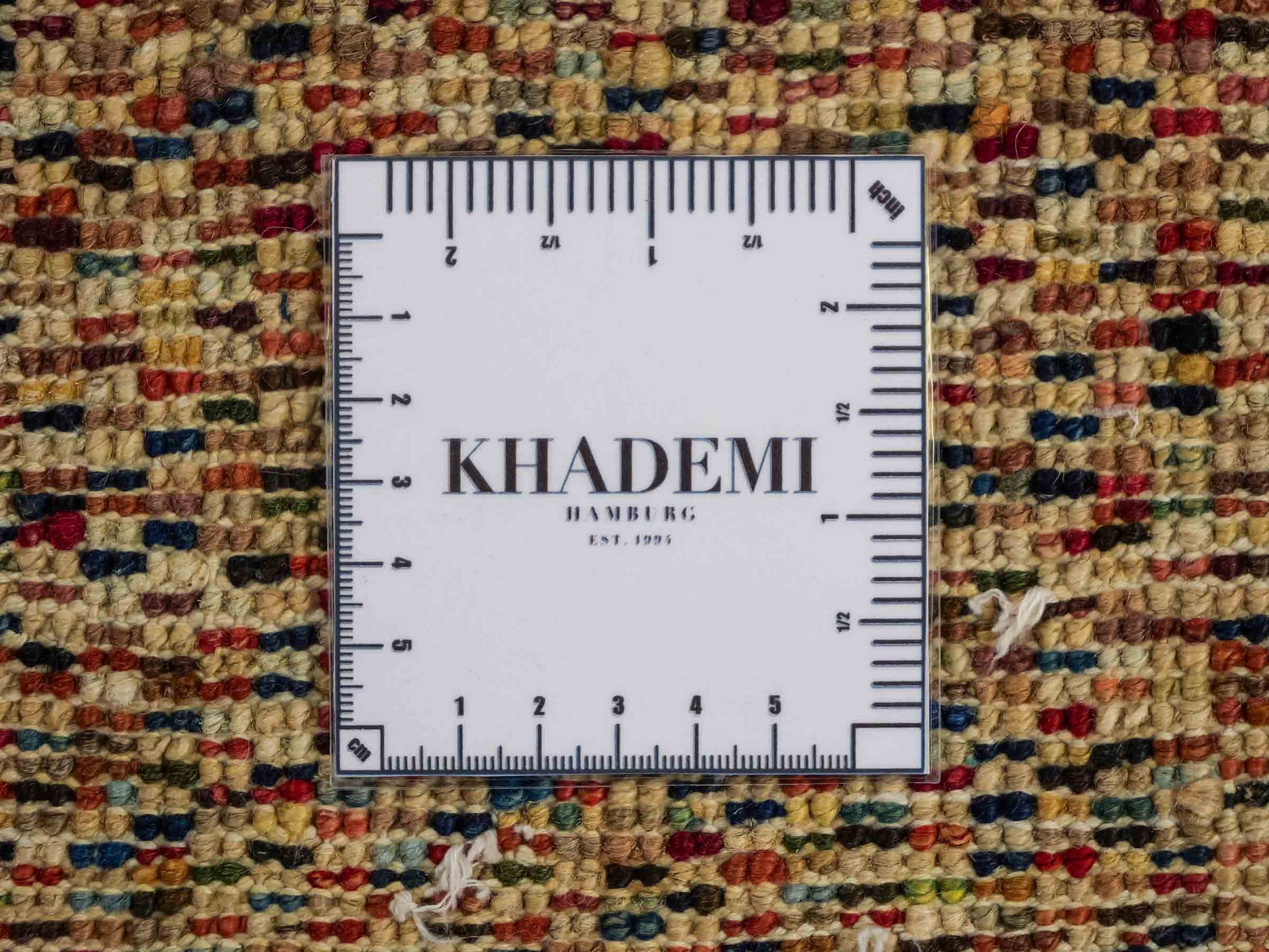 Handgeknüpfter, afghanischer Modern Design Ziegler Orientteppich aus Wolle von Khademi. Größe: 198 x 123 cm. Farbe: Beige. Verkauf durch JUPITER Intl.