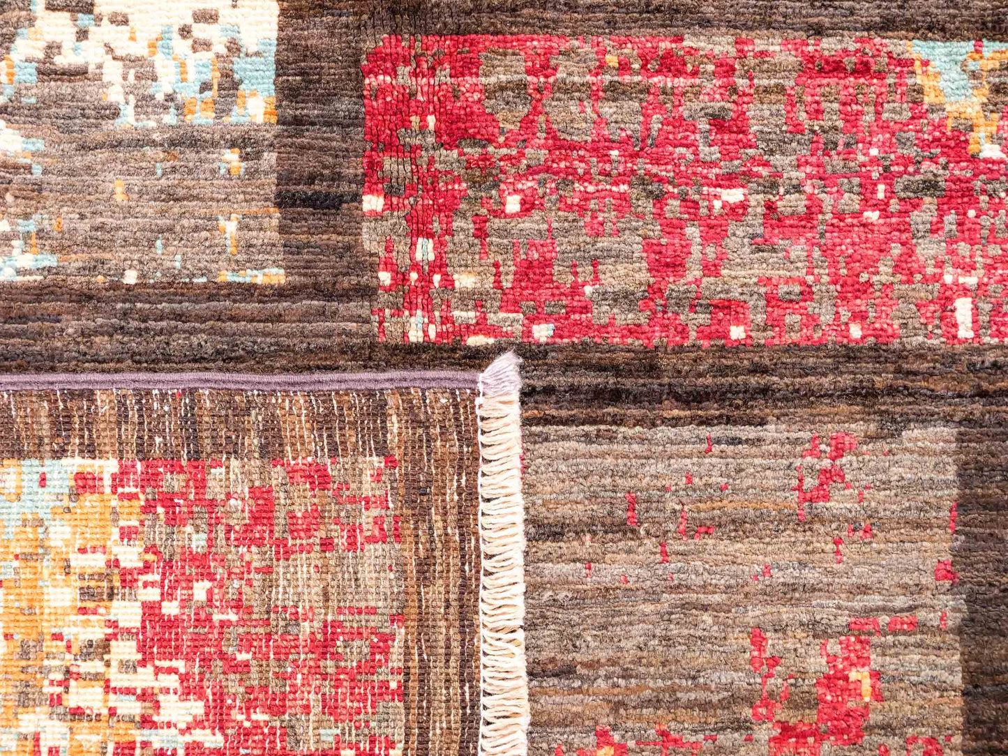 Handgeknüpfter, afghanischer, moderner Design Ziegler Orientteppich aus Wolle von Khademi. Größe: 246 x 173 cm. Farbe: Braun. Verkauf durch JUPITER Intl.