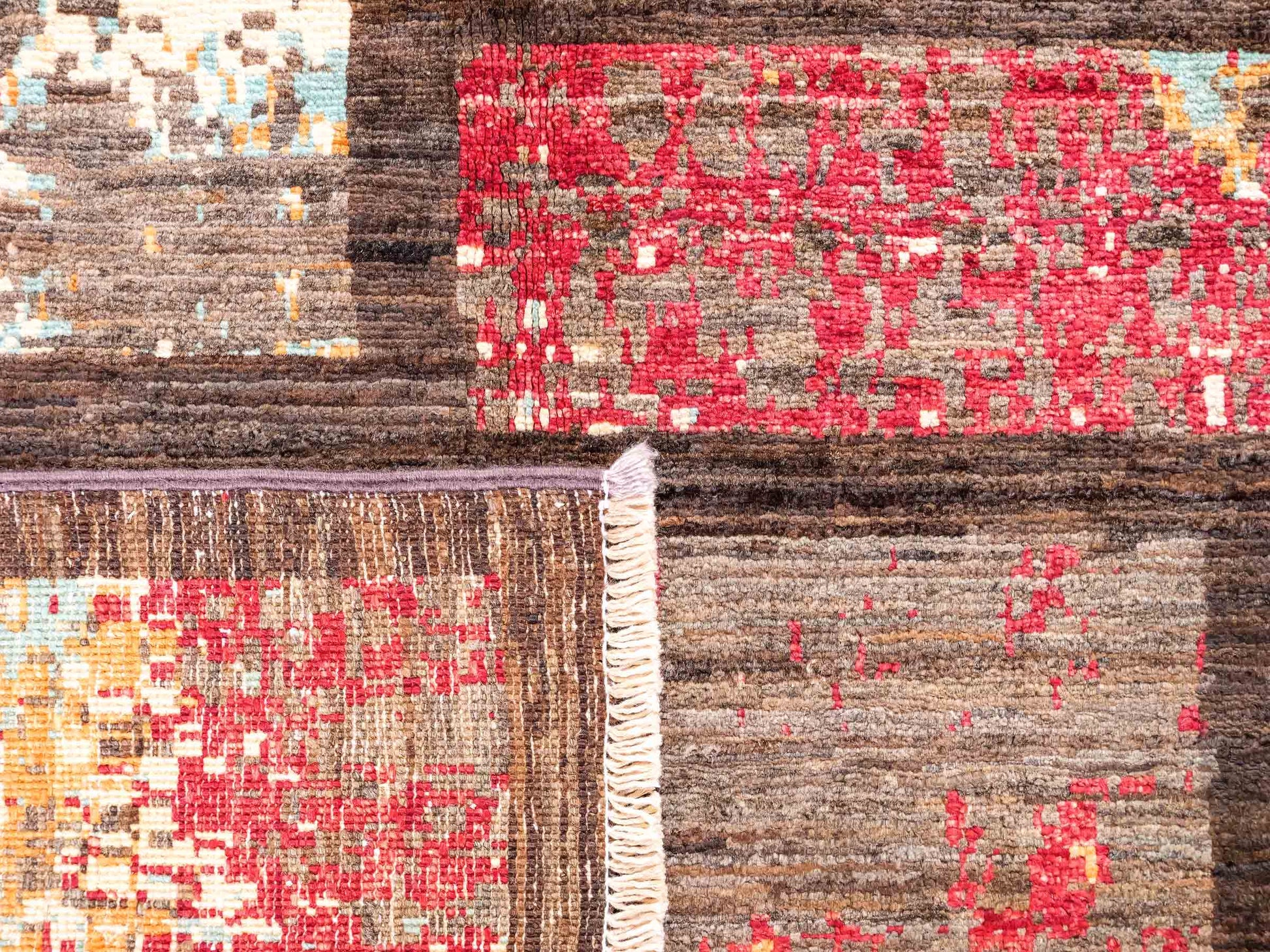Handgeknüpfter, afghanischer, moderner Design Ziegler Orientteppich aus Wolle von Khademi. Größe: 246 x 173 cm. Farbe: Braun. Verkauf durch JUPITER Intl.