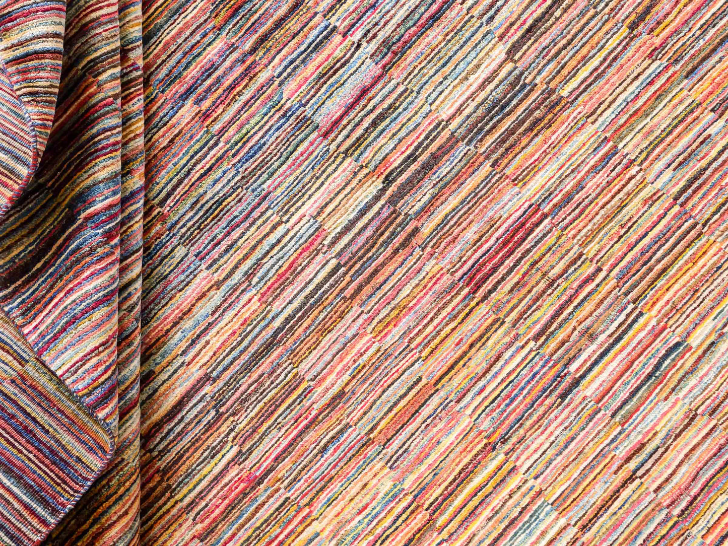 Handgeknüpfter, afghanischer, moderner Design Ziegler Orientteppich aus Wolle von Khademi. Größe: 259 x 181 cm. Farbe: Beige, bunt. Verkauf durch JUPITER Intl.