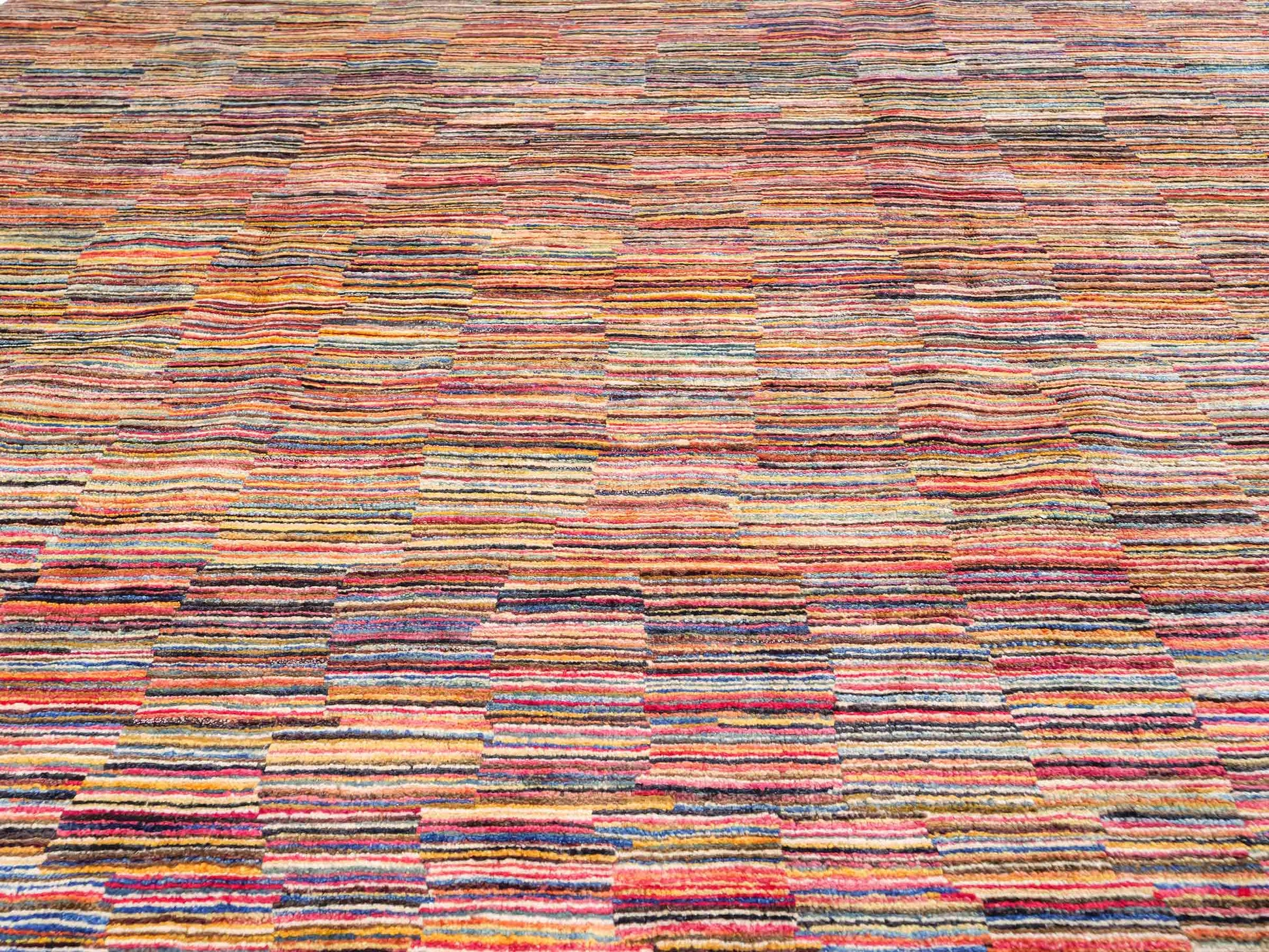 Handgeknüpfter, afghanischer, moderner Design Ziegler Orientteppich aus Wolle von Khademi. Größe: 259 x 181 cm. Farbe: Beige, bunt. Verkauf durch JUPITER Intl.