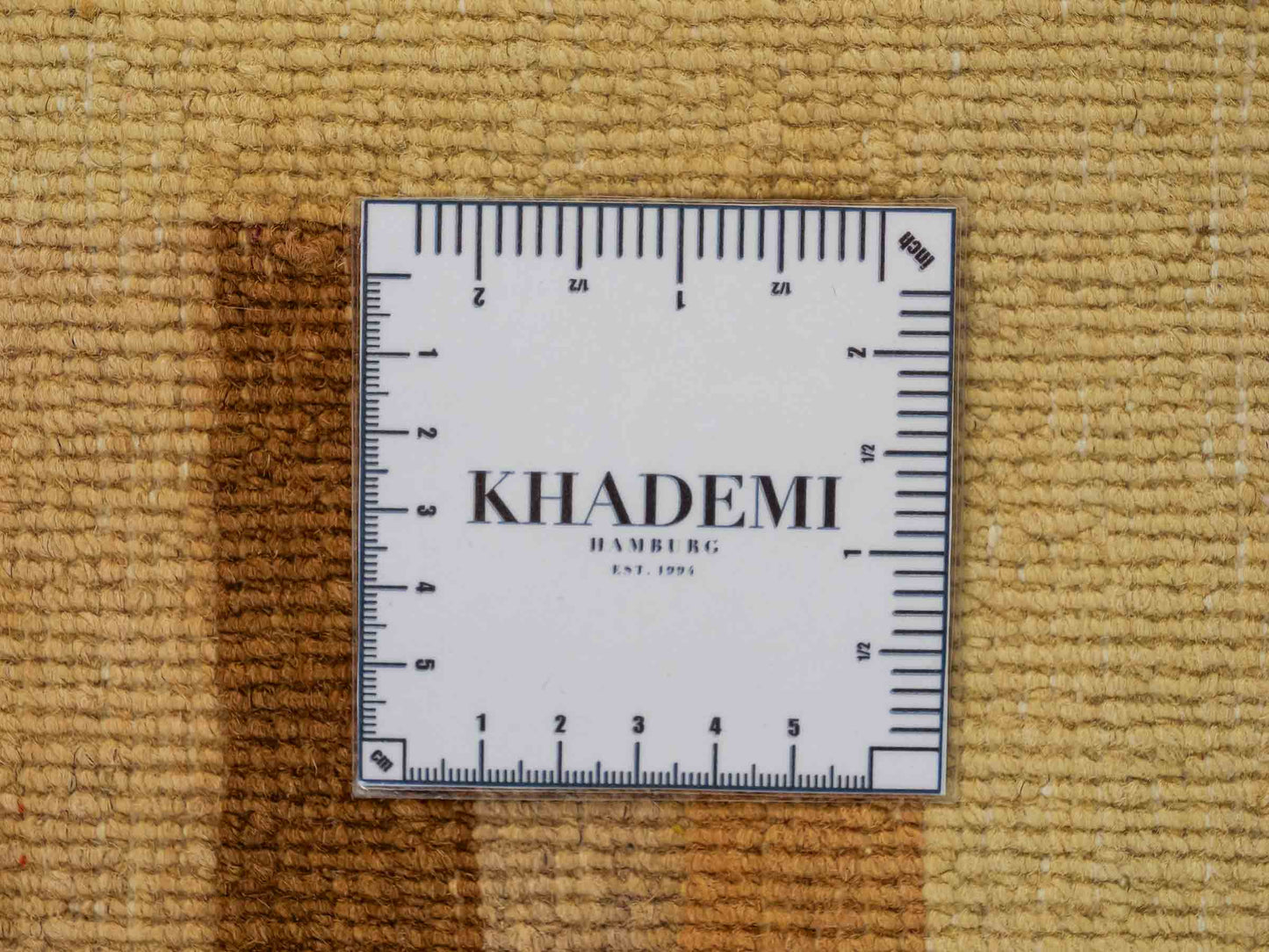 Handgeknüpfter, afghanischer, moderner Design Ziegler Orientteppich aus Wolle von Khademi. Größe: 280 x 199 cm. Farbe: Beige. Verkauf durch JUPITER Intl.
