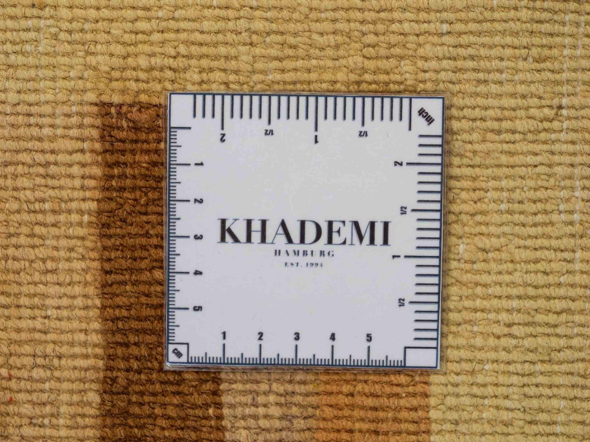 Handgeknüpfter, afghanischer, moderner Design Ziegler Orientteppich aus Wolle von Khademi. Größe: 280 x 199 cm. Farbe: Beige. Verkauf durch JUPITER Intl.