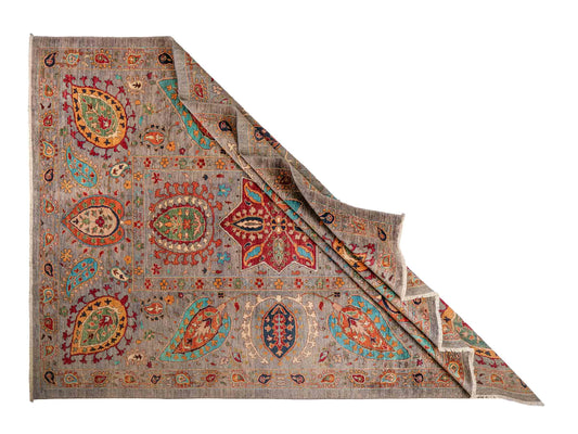 Handgeknüpfter, afghanischer, moderner Design Ziegler Orientteppich aus Wolle von Khademi. Größe: 304 x 213 cm. Farbe: Grau. Verkauf durch JUPITER Intl.