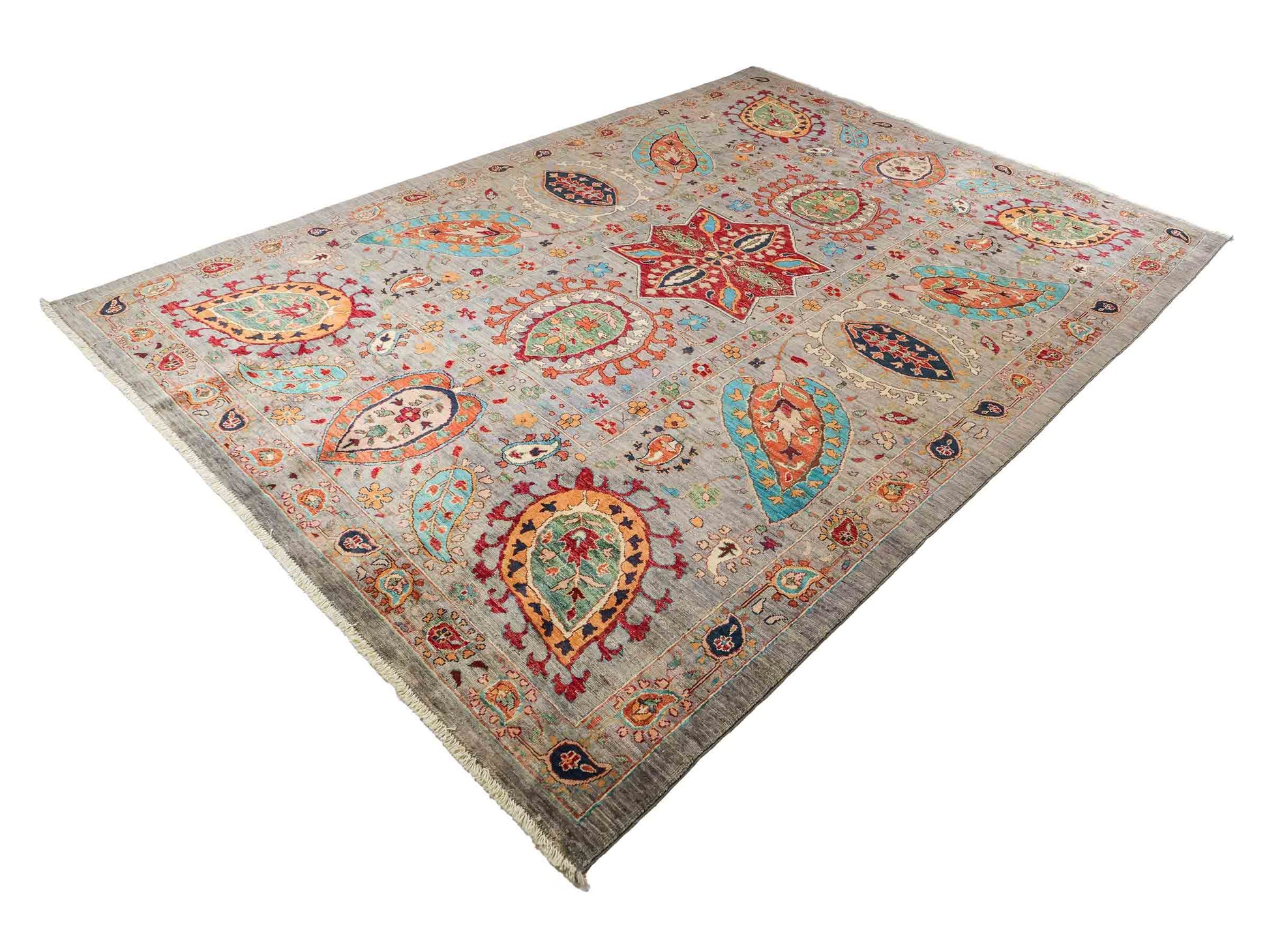 Handgeknüpfter, afghanischer, moderner Design Ziegler Orientteppich aus Wolle von Khademi. Größe: 304 x 213 cm. Farbe: Grau. Verkauf durch JUPITER Intl.