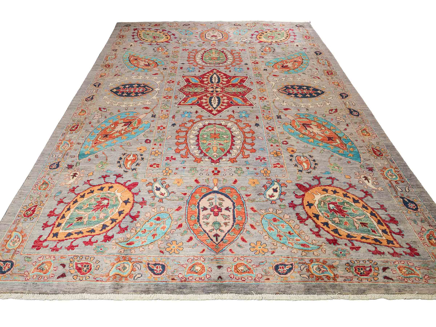 Handgeknüpfter, afghanischer, moderner Design Ziegler Orientteppich aus Wolle von Khademi. Größe: 304 x 213 cm. Farbe: Grau. Verkauf durch JUPITER Intl.