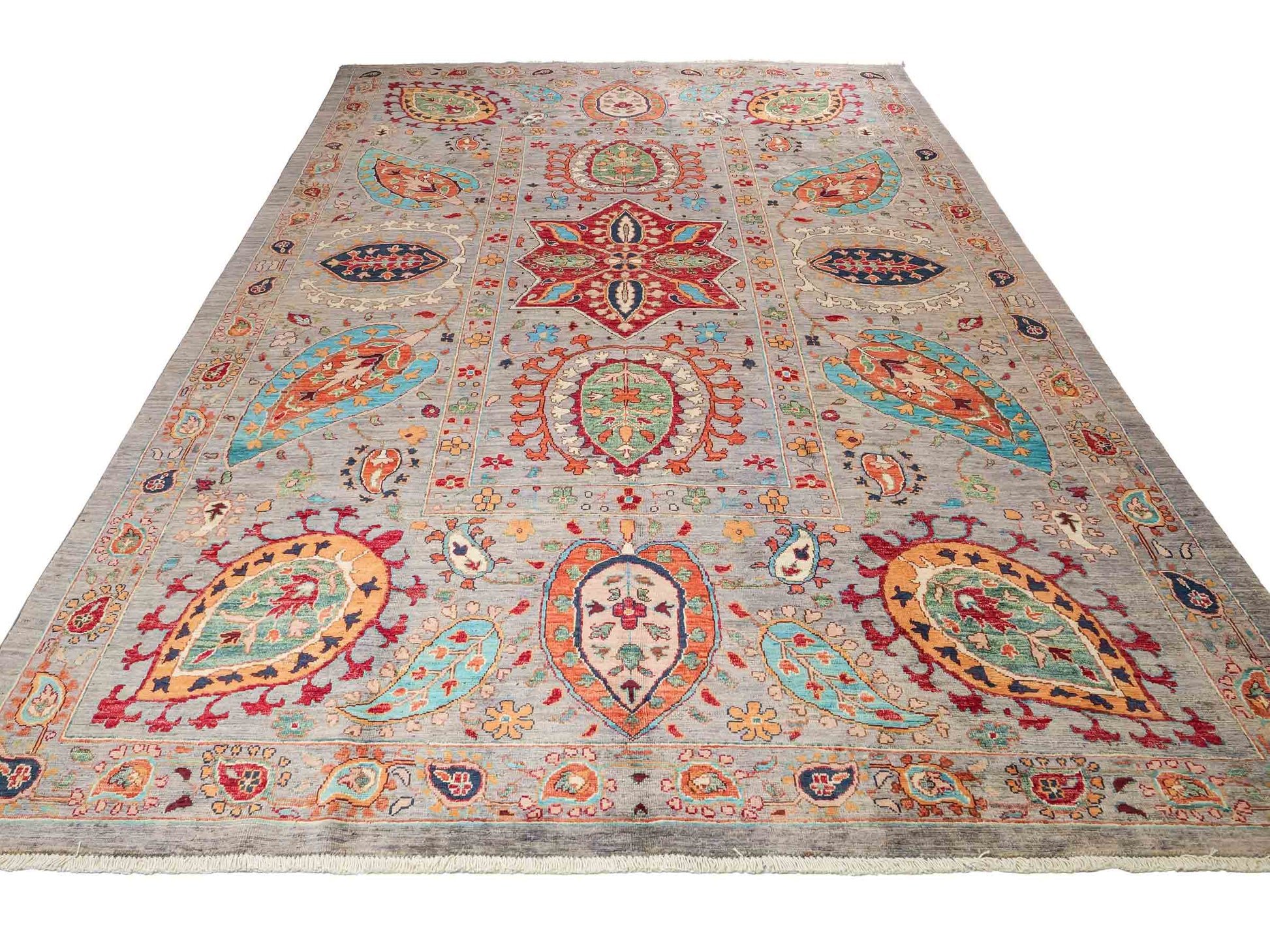 Handgeknüpfter, afghanischer, moderner Design Ziegler Orientteppich aus Wolle von Khademi. Größe: 304 x 213 cm. Farbe: Grau. Verkauf durch JUPITER Intl.