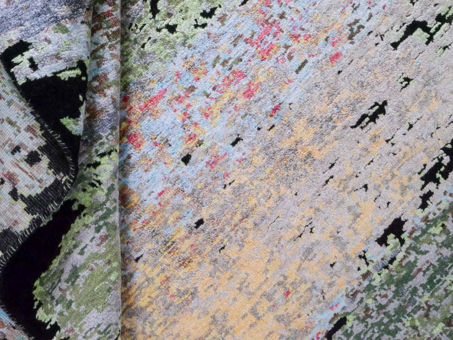 Handgeknüpfter Designer Orientteppich von Khademi aus Wolle mit Viskose, schwarz, mehrfarbig. Abstraktes Design. Von Hand geknüpft in Indien. Größe: 180x123cm. Teppichnummer: KB4-1628. Verkauf durch Jupiter Intl.