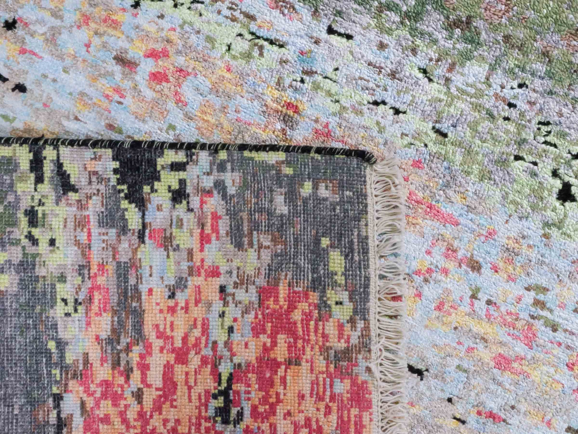 Handgeknüpfter Designer Orientteppich von Khademi aus Wolle mit Viskose, schwarz, mehrfarbig. Abstraktes Design. Von Hand geknüpft in Indien. Größe: 180x123cm. Teppichnummer: KB4-1628. Verkauf durch Jupiter Intl.