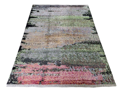 Handgeknüpfter Designer Orientteppich von Khademi aus Wolle mit Viskose, schwarz, mehrfarbig. Abstraktes Design. Von Hand geknüpft in Indien. Größe: 203x151cm. Teppichnummer: KB4-1623. Verkauf durch Jupiter Intl.