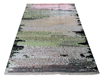 Handgeknüpfter Designer Orientteppich von Khademi aus Wolle mit Viskose, schwarz, mehrfarbig. Abstraktes Design. Von Hand geknüpft in Indien. Größe: 203x151cm. Teppichnummer: KB4-1623. Verkauf durch Jupiter Intl.