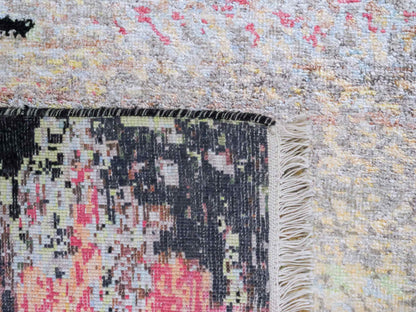 Handgeknüpfter Designer Orientteppich von Khademi aus Wolle mit Viskose, schwarz, mehrfarbig. Abstraktes Design. Von Hand geknüpft in Indien. Größe: 204x150cm. Teppichnummer: KB4-1624. Verkauf durch Jupiter Intl.