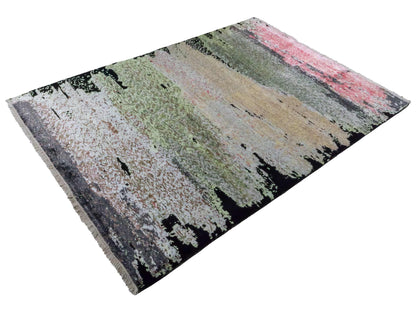 Handgeknüpfter Designer Orientteppich von Khademi aus Wolle mit Viskose, schwarz, mehrfarbig. Abstraktes Design. Von Hand geknüpft in Indien. Größe: 204x150cm. Teppichnummer: KB4-1624. Verkauf durch Jupiter Intl.