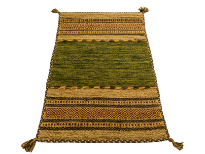 Handgewebter, moderner Indo Kelim Orientteppich von Khademi aus Baumwolle, grün, mehrfarbig. Geometrisches Design. Von Hand gewebt in Indien. Größe: 110x70cm. Teppichnummer: KB4-1647. Verkauf durch Jupiter Intl.