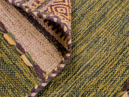 Handgewebter, moderner Indo Kelim Orientteppich von Khademi aus Baumwolle, grün, mehrfarbig. Geometrisches Design. Von Hand gewebt in Indien. Größe: 110x70cm. Teppichnummer: KB4-1647. Verkauf durch Jupiter Intl.