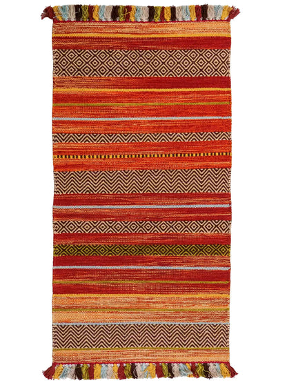Handgewebter, moderner Indo Kelim Orientteppich von Khademi aus Baumwolle, rot, mehrfarbig. Geometrisches Design. Von Hand gewebt in Indien. Größe: 130x70cm. Teppichnummer: KB4-1645. Verkauf durch Jupiter Intl.