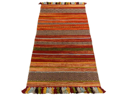 Handgewebter, moderner Indo Kelim Orientteppich von Khademi aus Baumwolle, rot, mehrfarbig. Geometrisches Design. Von Hand gewebt in Indien. Größe: 130x70cm. Teppichnummer: KB4-1645. Verkauf durch Jupiter Intl.