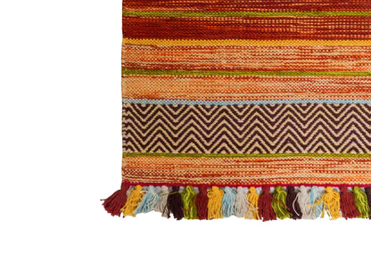 Handgewebter, moderner Indo Kelim Orientteppich von Khademi aus Baumwolle, rot, mehrfarbig. Geometrisches Design. Von Hand gewebt in Indien. Größe: 130x70cm. Teppichnummer: KB4-1645. Verkauf durch Jupiter Intl.