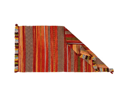 Handgewebter, moderner Indo Kelim Orientteppich von Khademi aus Baumwolle, rot, mehrfarbig. Geometrisches Design. Von Hand gewebt in Indien. Größe: 130x70cm. Teppichnummer: KB4-1646. Verkauf durch Jupiter Intl.