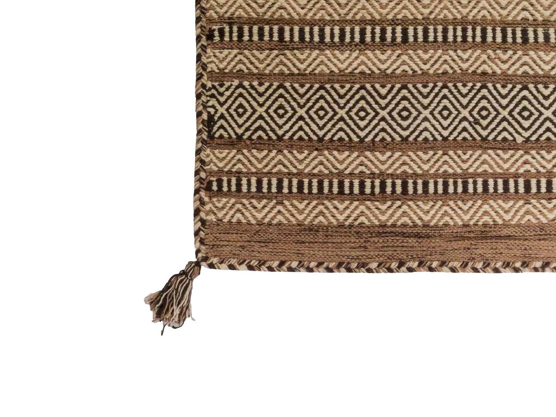 Handgewebter, moderner Indo Kelim Orientteppich von Khademi aus Baumwolle, beige. Geometrisches Design. Von Hand gewebt in Indien. Größe: 150x80cm. Teppichnummer: KB4-1655. Verkauf durch Jupiter Intl.